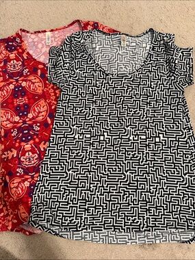 Set of 2 LuLaRoe XS Classic Tees